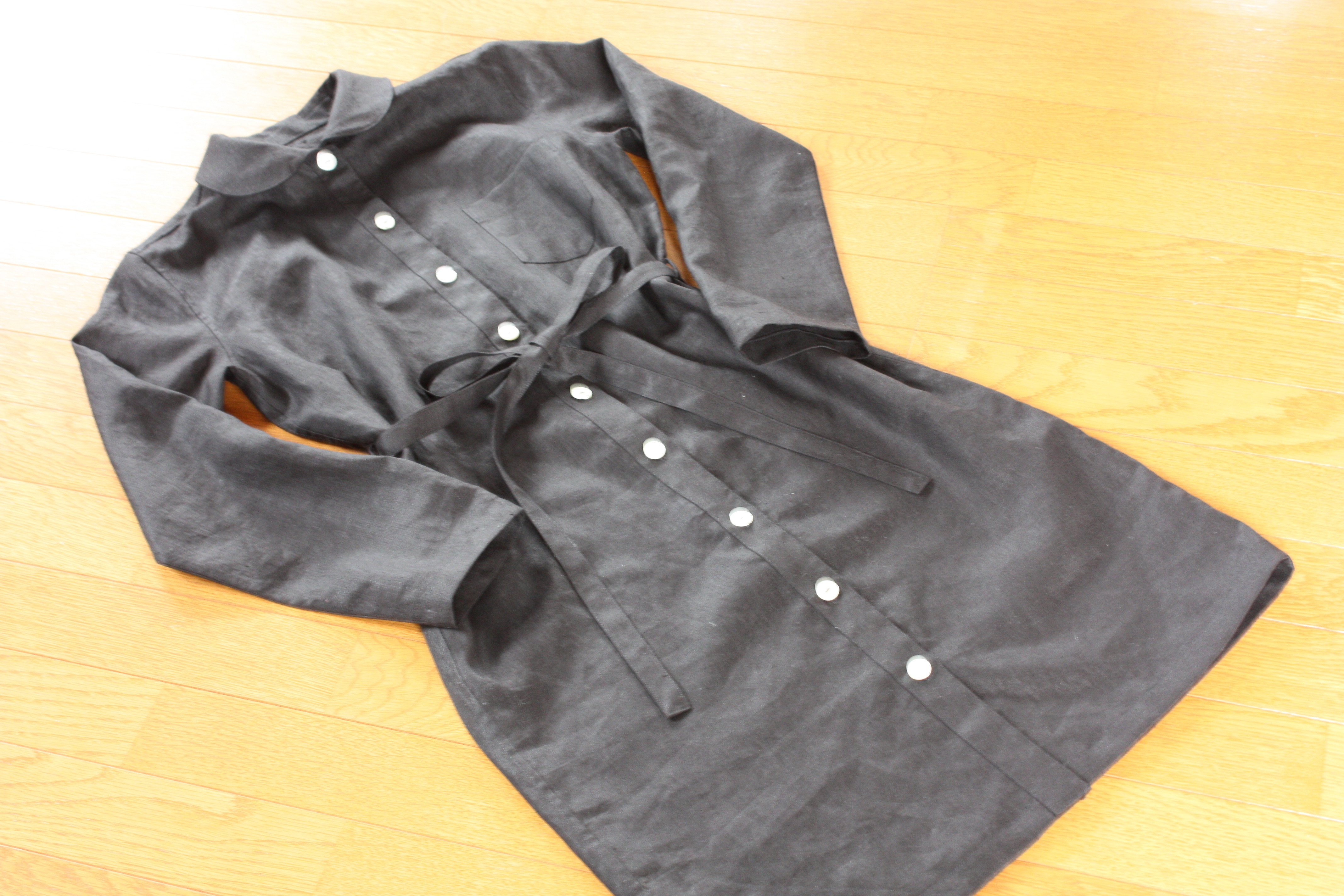 ブラックリネンで大人服 絵本と積み木と手作りと