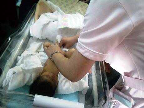04年11月26日 30週1日 生まれたての赤ちゃん 登山家ママの細腕繁殖記