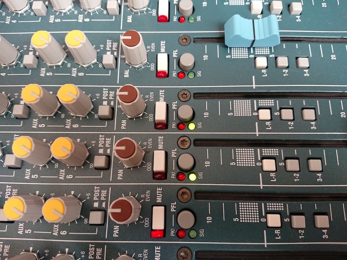 ALLEN&HEATH MixWizard WZ3 14:4:2 : にっきちょう ALLEN&HEATH MixWizard WZ3 14:4:2 : にっきちょう