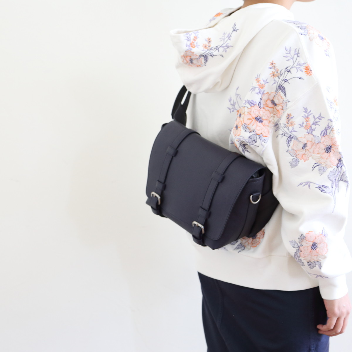 DRIES VAN NOTEN ～ カーフレザーのボディバッグ : CLOSET