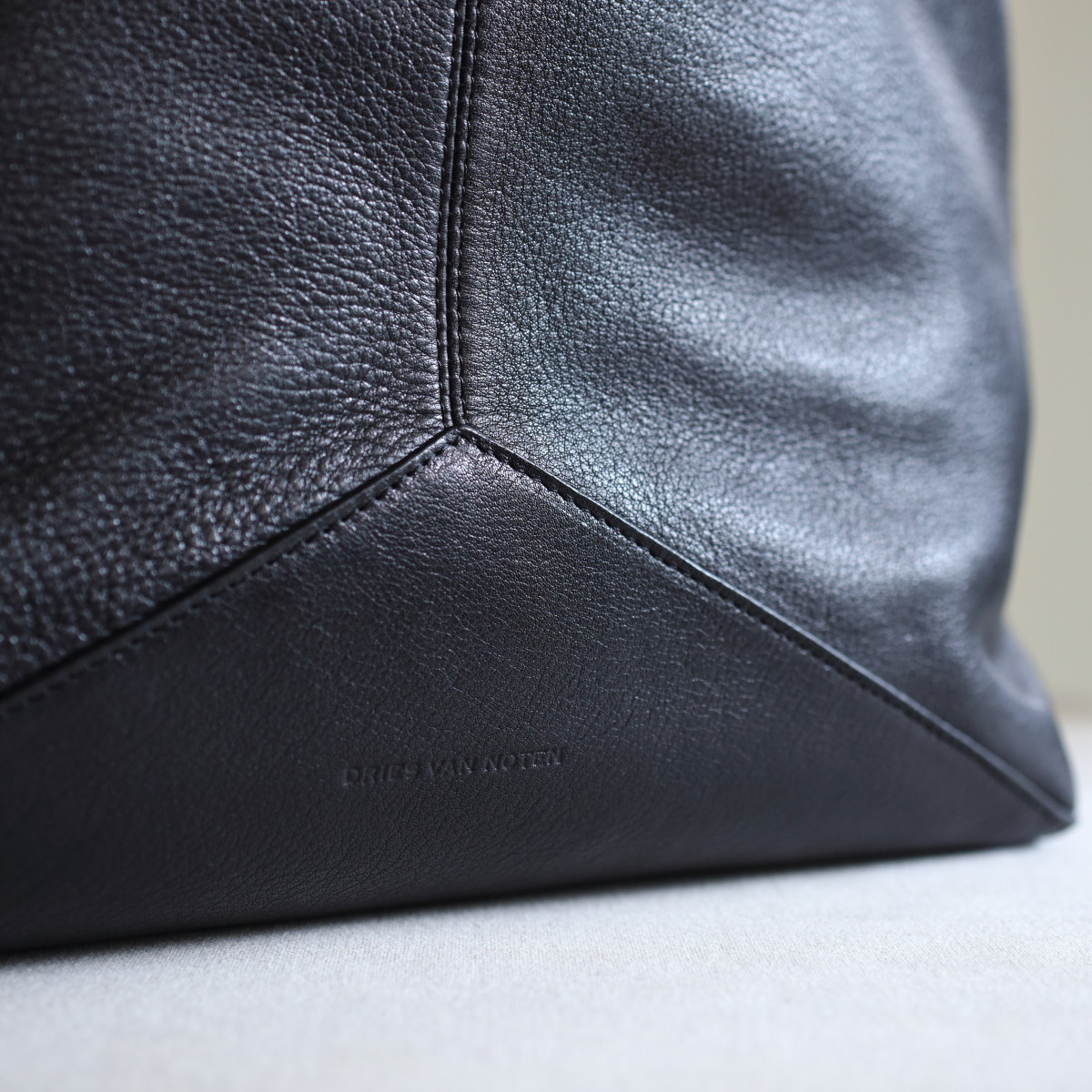 DRIES VAN NOTEN ～ 軽くて容量があるバッグ : CLOSET