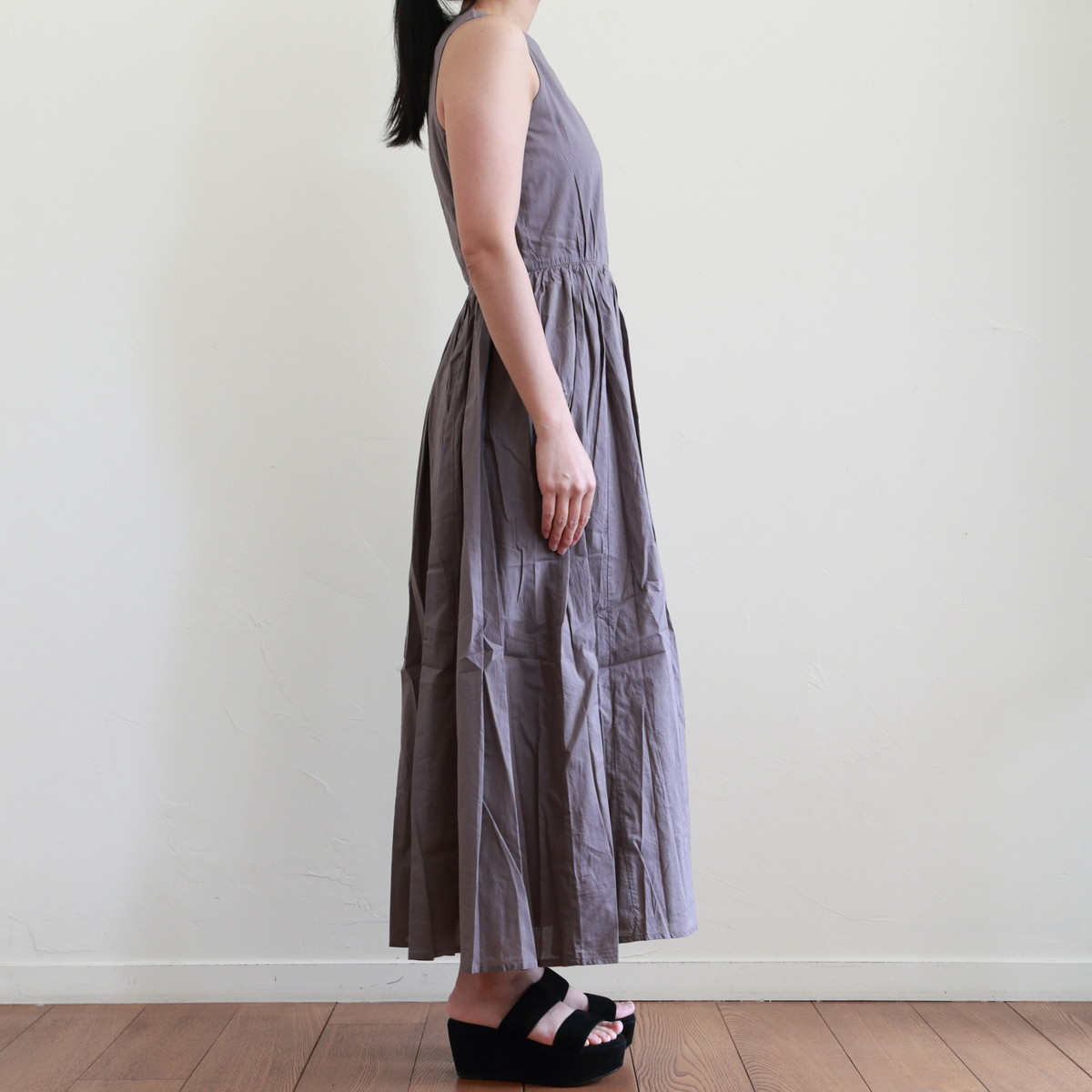 mariha 夏のレディのドレス グレージュ MARIHA（マリハ）の「MARIHA / 夏のレディのドレス（ワンピース