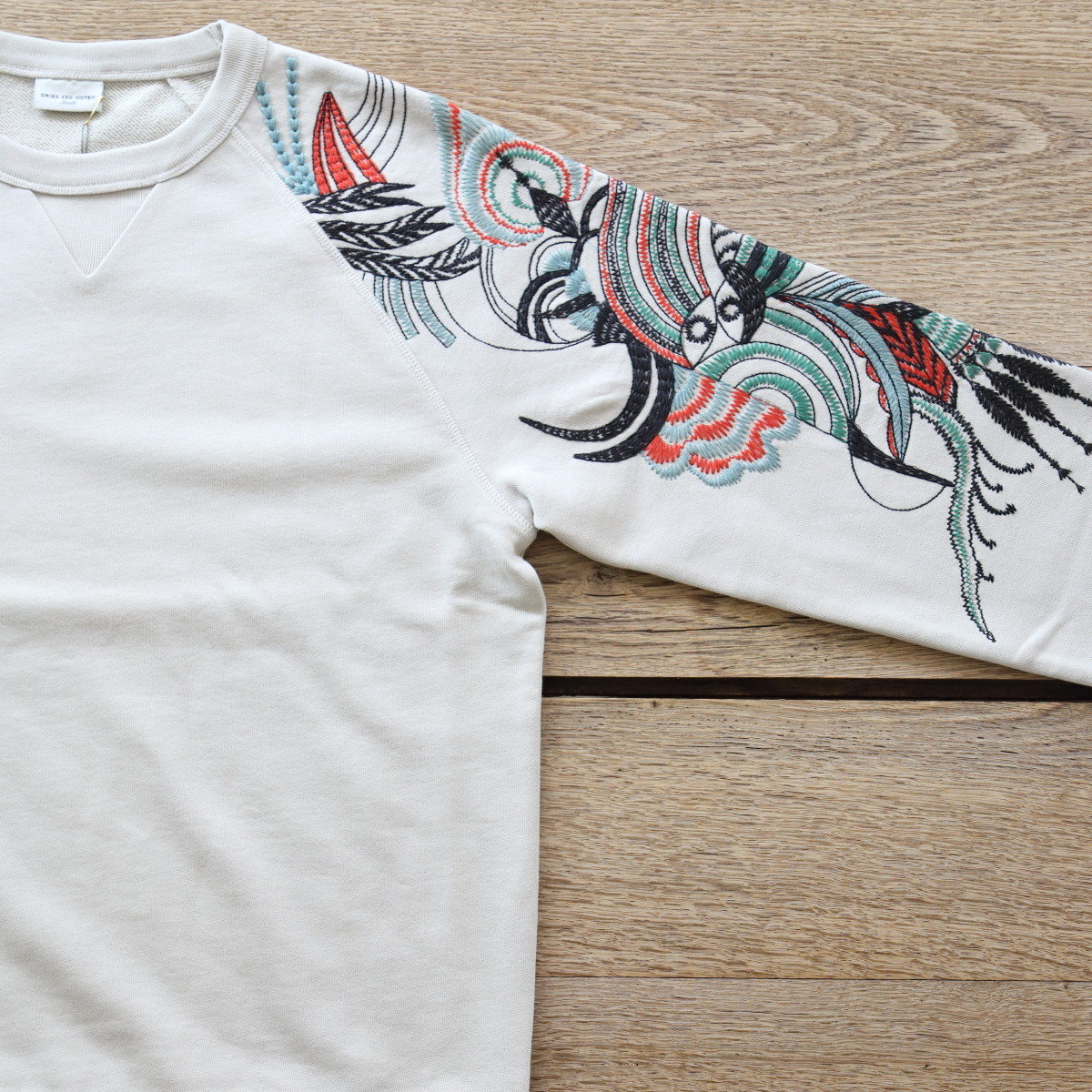 DRIES VAN NOTEN ~ アウトサイダーアート刺繍のスウェット : CLOSET DRIES VAN NOTEN ~ アウトサイダーアート刺繍のスウェット : CLOSET
