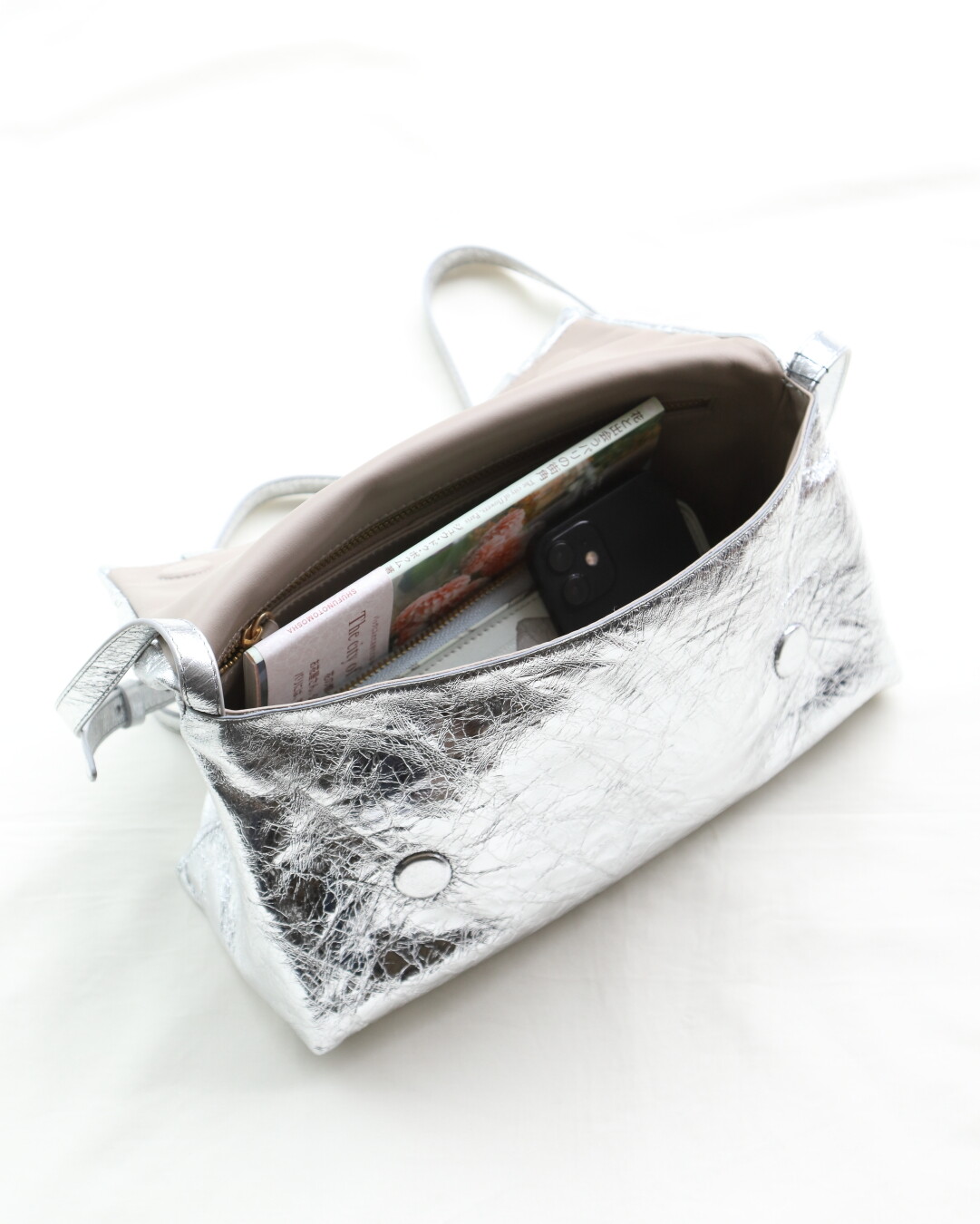 DRIES VAN NOTEN ~ シルバーのバッグ 容量について : CLOSET DRIES VAN NOTEN ~ シルバーのバッグ 容量について : CLOSET