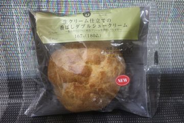 生クリーム仕立ての香ばしダブルシュークリーム