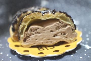 皮まで美味しいチョコシュークリーム