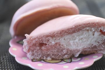 国産いちごのしっとりメロンパン