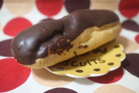 たっぷりチョコのカスタードエクレア