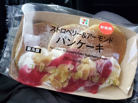 ストロベリー＆アーモンドパンケーキ【セブンイレブン】