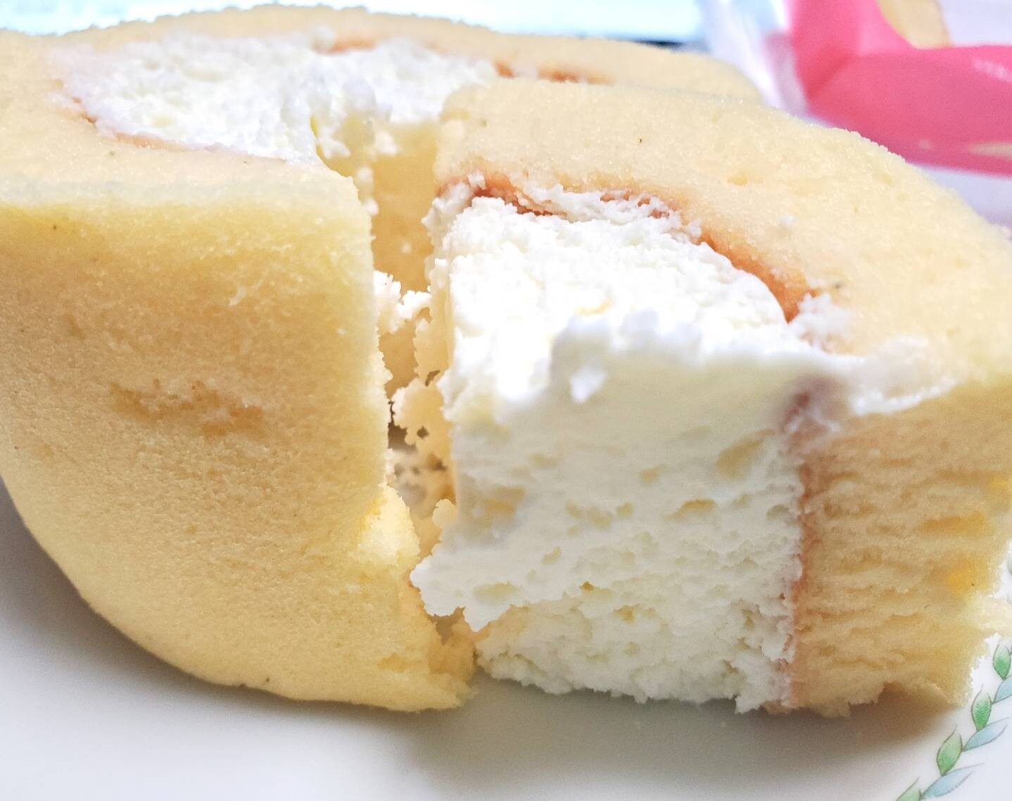 プレミアムロールケーキ 2 ローソン おやつは一日3個マデ Powered By ライブドアブログ