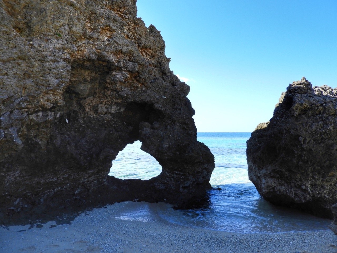 池間島 イキヅービーチのハートロック 何度でも訪れたい日本の風景