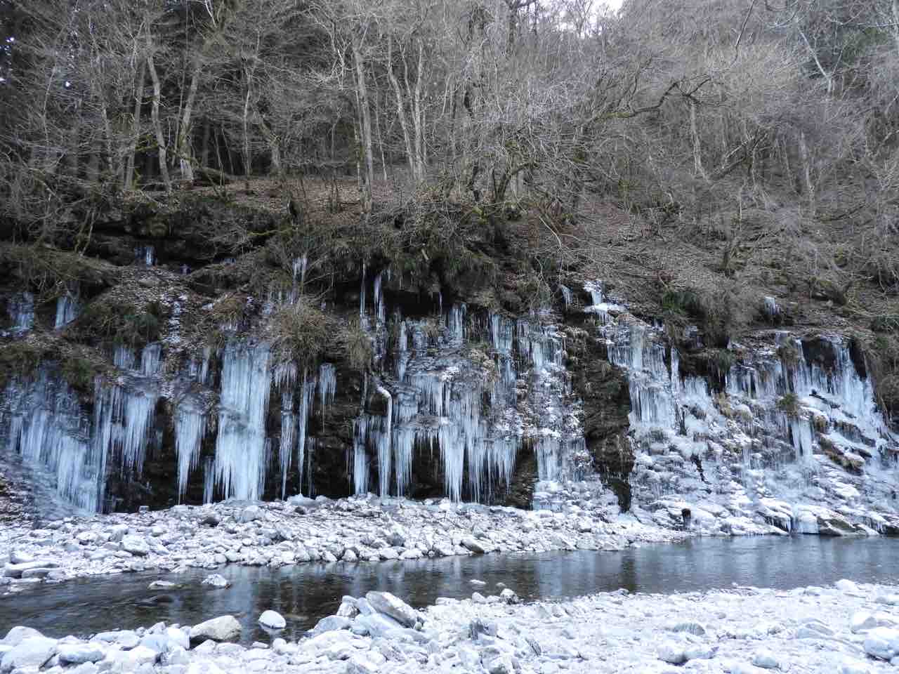 埼玉】幻想的な氷のカーテン 三十槌の氷柱 : 何度でも訪れたい日本の風景