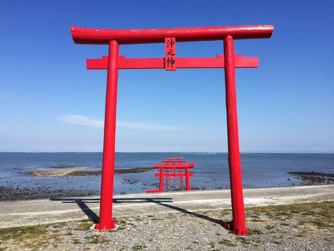 海鳥居: 海の上にある神社 – TKSR