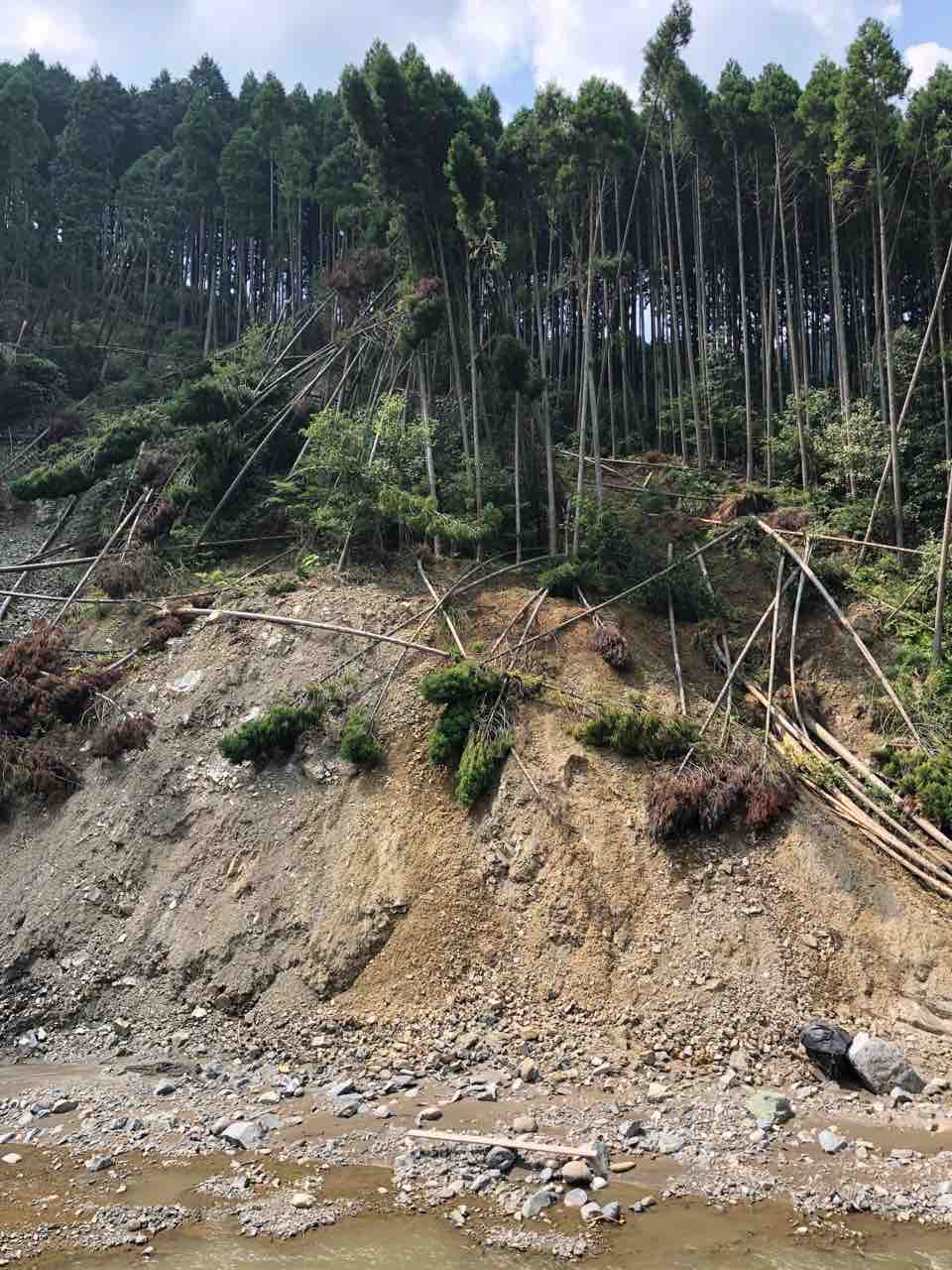 福岡 自然の神秘 岩石山のチョックストーン 何度でも訪れたい日本の風景 福岡 自然の神秘 岩石山のチョックストーン 何度でも訪れたい日本の風景