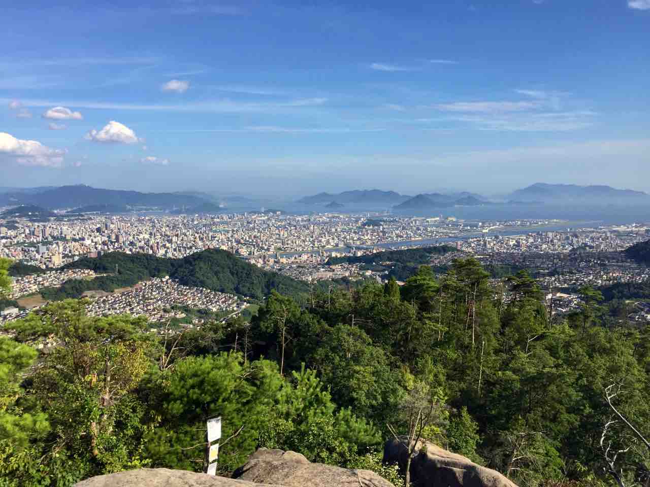 広島 インバウンドに伝えたい広島南アルプス 大茶臼山の展望岩 何度でも訪れたい日本の風景