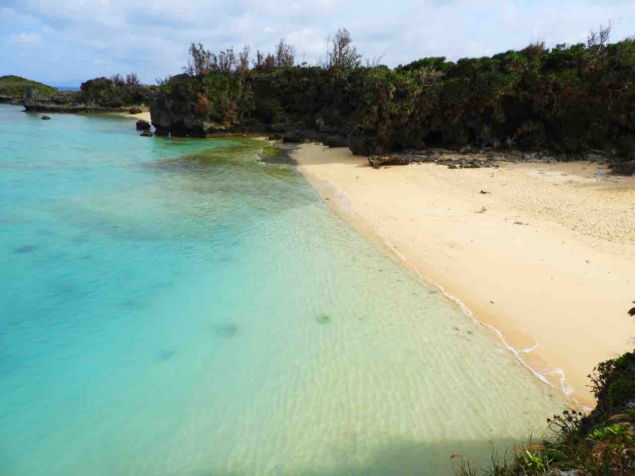 沖縄 ザネー浜 Beach51 の 岩の窓 はとてもスピリチュアルな場所でした 何度でも訪れたい日本の風景 沖縄 ザネー浜 Beach51 の 岩の窓 はとてもスピリチュアルな場所でした 何度でも訪れたい日本の風景
