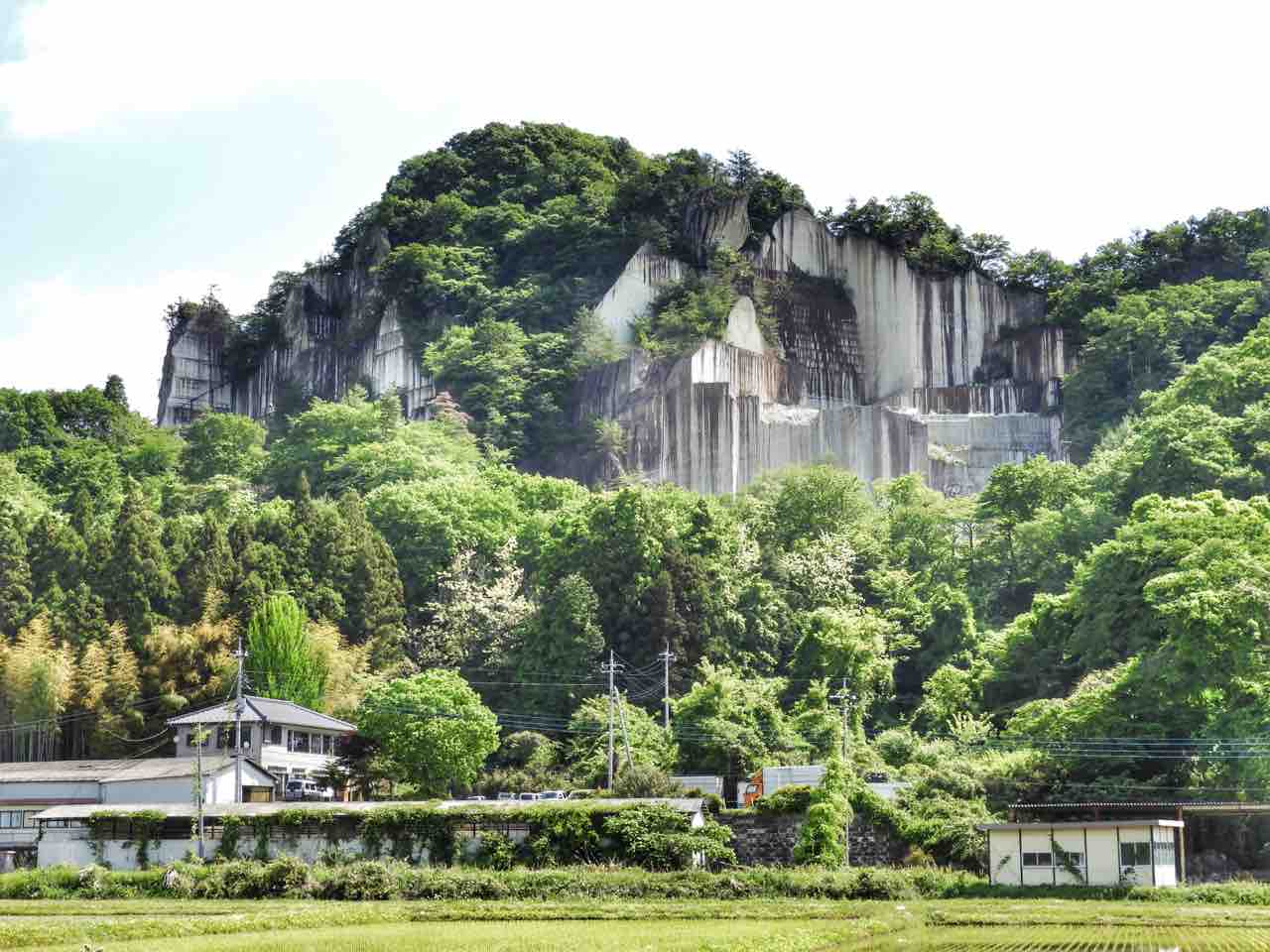 栃木】大きな亀岩に抱かれた観音堂 深岩山聖観音 : 何度でも訪れたい 