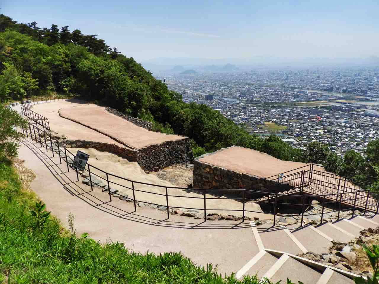 高島の山城と北陸道 城下の景観 高島の山城と北陸道 城下の景観 / 高島
