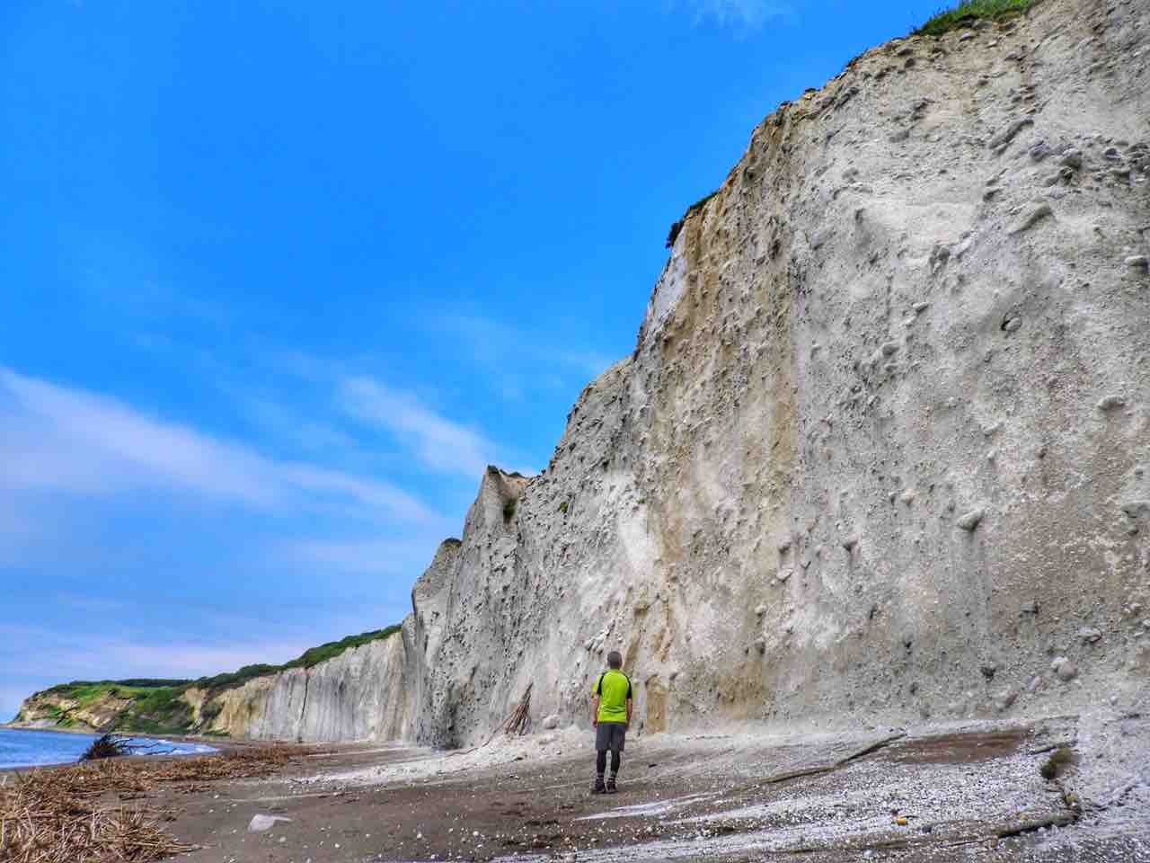 北海道】白亜の断崖が続く滝瀬海岸(シラフラ) : 何度でも訪れたい日本