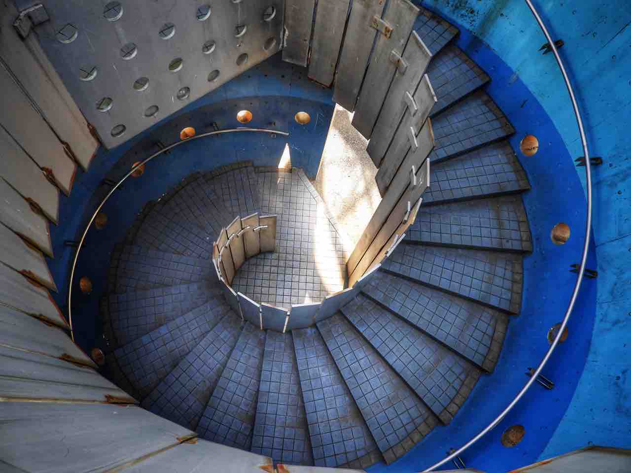 神奈川】山下公園の青い螺旋階段 spiral #20 : 何度でも訪れたい日本の風景