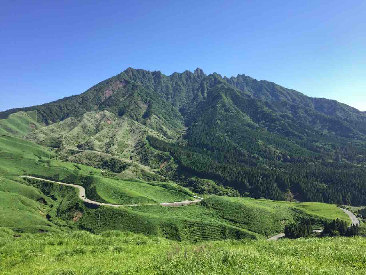 熊本 阿蘇の根子岳を間近に望む箱石峠のビュースポット 何度でも訪れたい日本の風景 熊本 阿蘇の根子岳を間近に望む箱石峠のビュースポット 何度でも訪れたい日本の風景