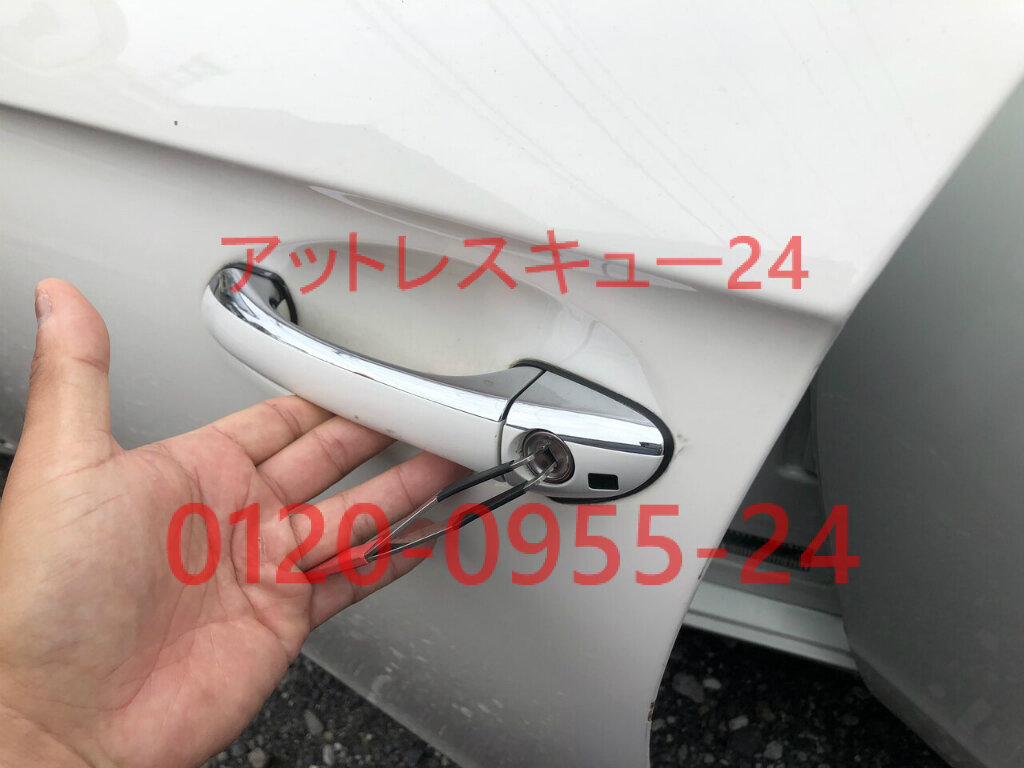 左ハンドルW219メルセデスベンツCLS350鍵レスキュー車内インロック 