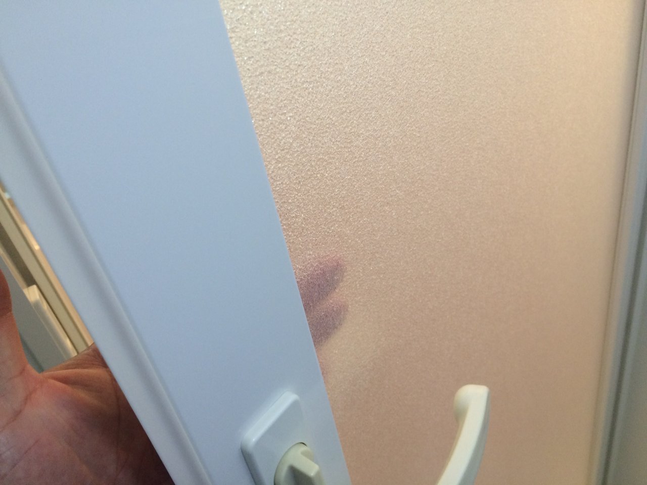 浴室扉 アクリル板ヒビ割れ交換 アットレスキュー24 緊急駆けつけ日記