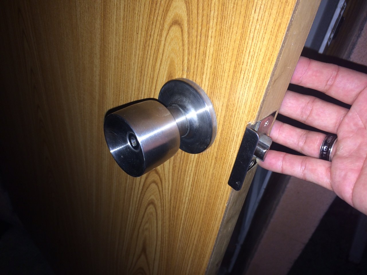 家のカギ開け夜間作業 丸型握り玉ドアノブ アットレスキュー24 緊急駆けつけ日記