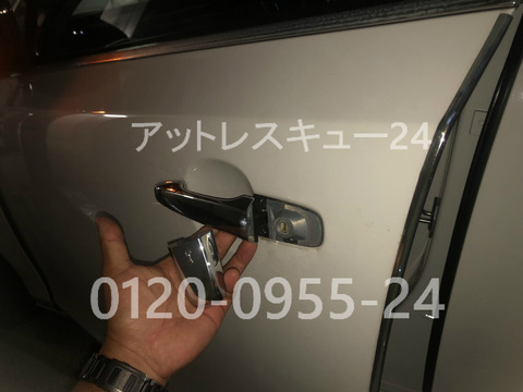 ボルボV40T4SEインロック鍵開けレスキュー