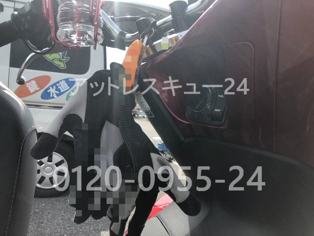 Kf30現行型pcxシートカバー開錠 Hondaカギの閉じ込み緊急対応 アットレスキュー24 緊急駆けつけ日記 Kf30現行型pcxシートカバー開錠 Hondaカギの閉じ込み緊急対応 アットレスキュー24 緊急駆けつけ日記