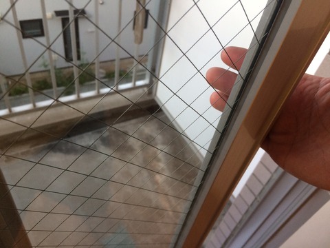 透明網菱ガラス コーキング
