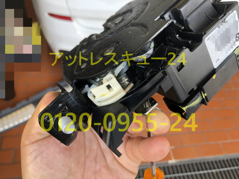BMW F25系X3トランク開閉部品不具合