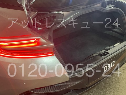 アストンマーティンDB12車両後方