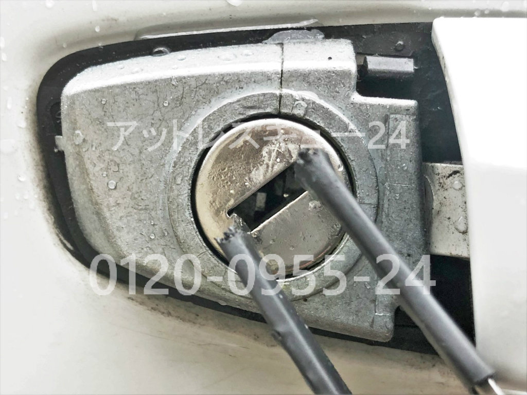 VWフォルクスワーゲンの鍵開けレスキュー・ゴルフ7リモコンキー車内