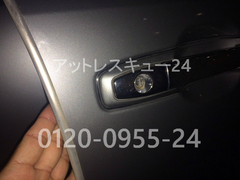 Y33系セドリック車内トランクインロック鍵開けレスキュー