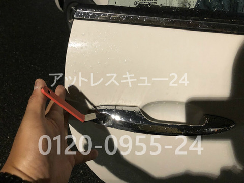 Alfa-Romeoミト車内キー閉じ込めドアロック開錠