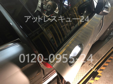 車内インロック鍵開け緊急対応ベンツW205