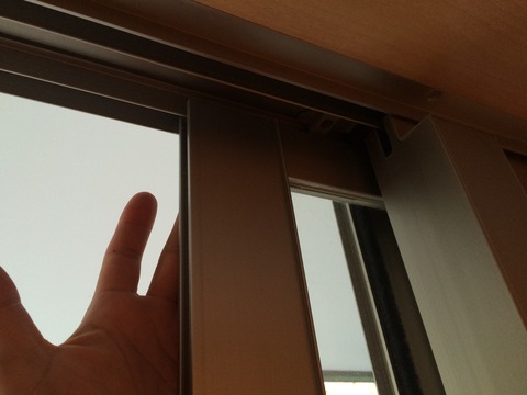 ベランダ網戸　開閉不具合　緊急修理