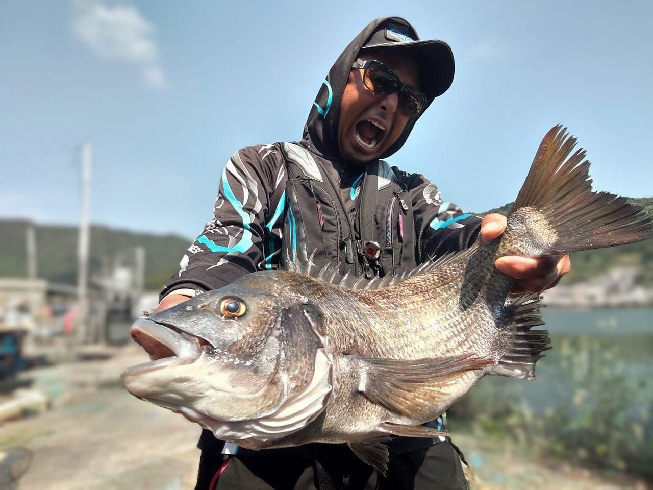 日曜日の高知県須崎市野見湾でのデカチヌ狙いは