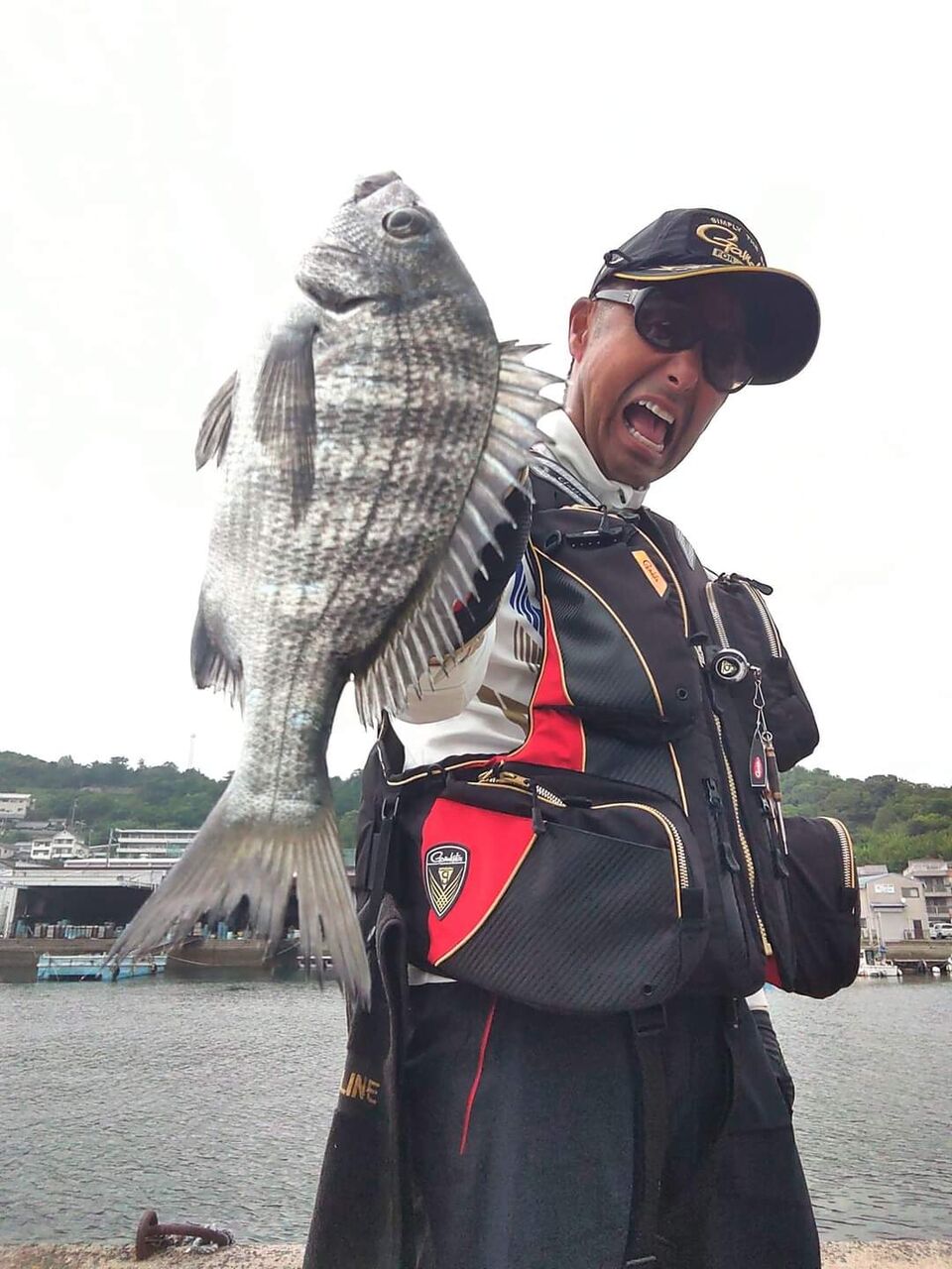 先日の近所の下津井沖の波止でのチヌ釣りは、小物釣りで終わりました😅