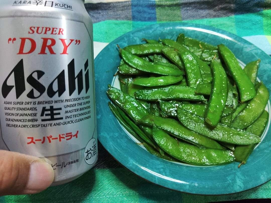 今日はサヤエンドウを塩バターソテーにしてビール🍺です😉🎵