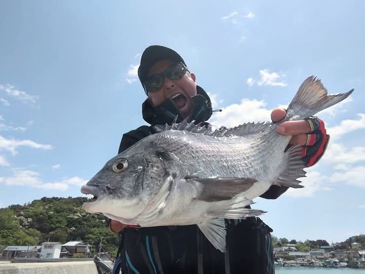 今日は約７０人で｢GFG岡山支部｣春のチヌ釣り親睦大会で岡山県牛窓から出船して日生諸島でチヌ釣りでした😉🎵