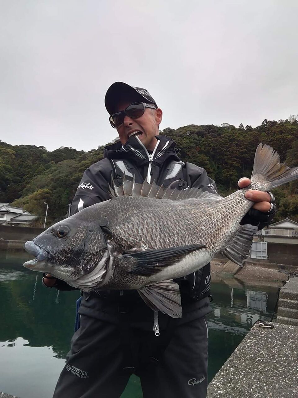 日曜日の高知県須崎沖でのチヌ釣りは