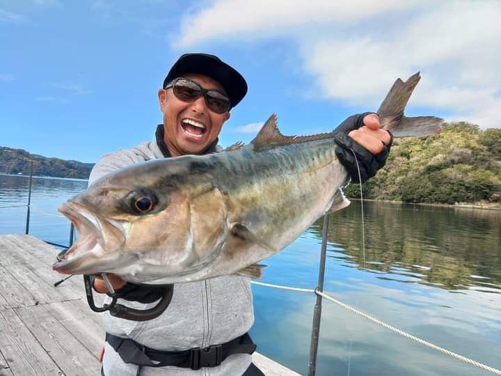 おとついは、高知県浦ノ内湾の｢幸丸｣の海上釣堀で人生初の海上釣堀でした😉🎵