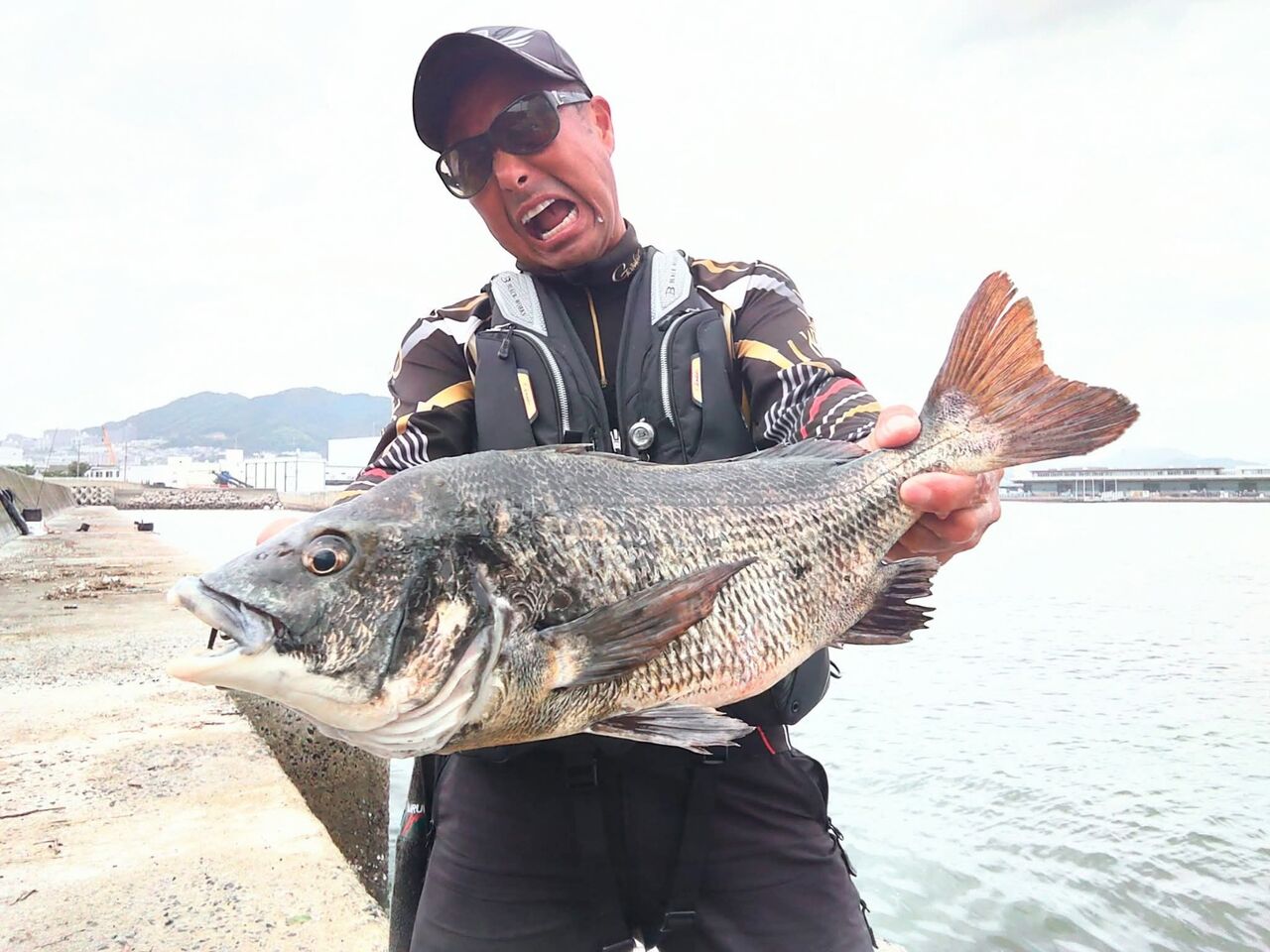 昨日の広島湾の波止でのチヌ釣りは