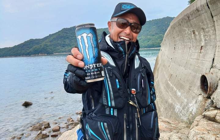今日は総勢１２人で近所の岡山県下津井沖でチヌ釣りでした😉🎵