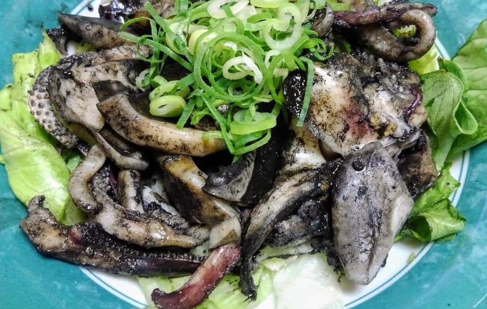 昨日釣ったコウイカのゲソ エンペラ 肝のバター醤油炒め アコウの煮付けでビール です Club G S 昨日釣ったコウイカのゲソ エンペラ 肝のバター醤油炒め アコウの煮付けでビール です Club G S