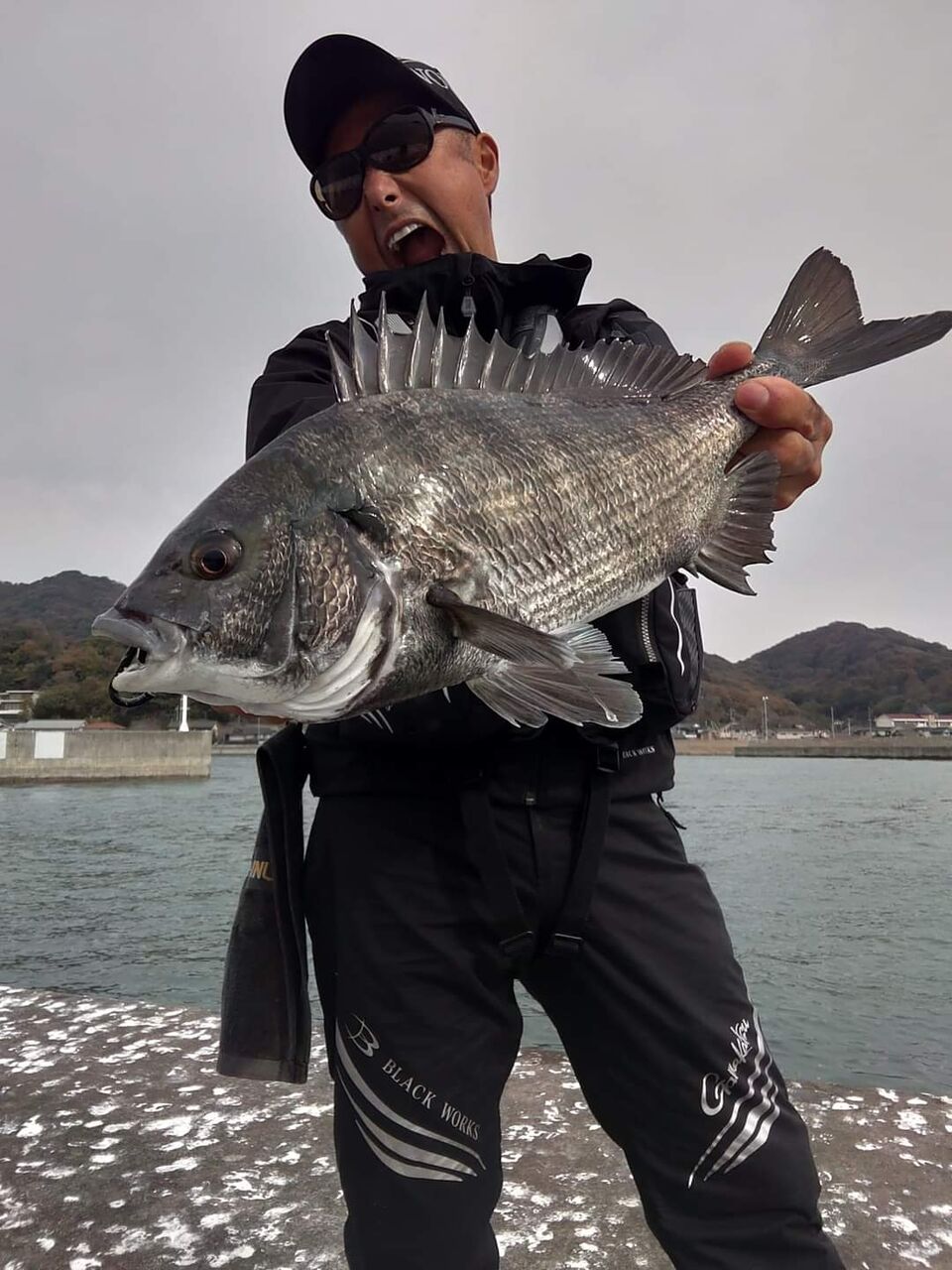 昨日の岡山県笠岡沖の波止でのチヌ釣りは