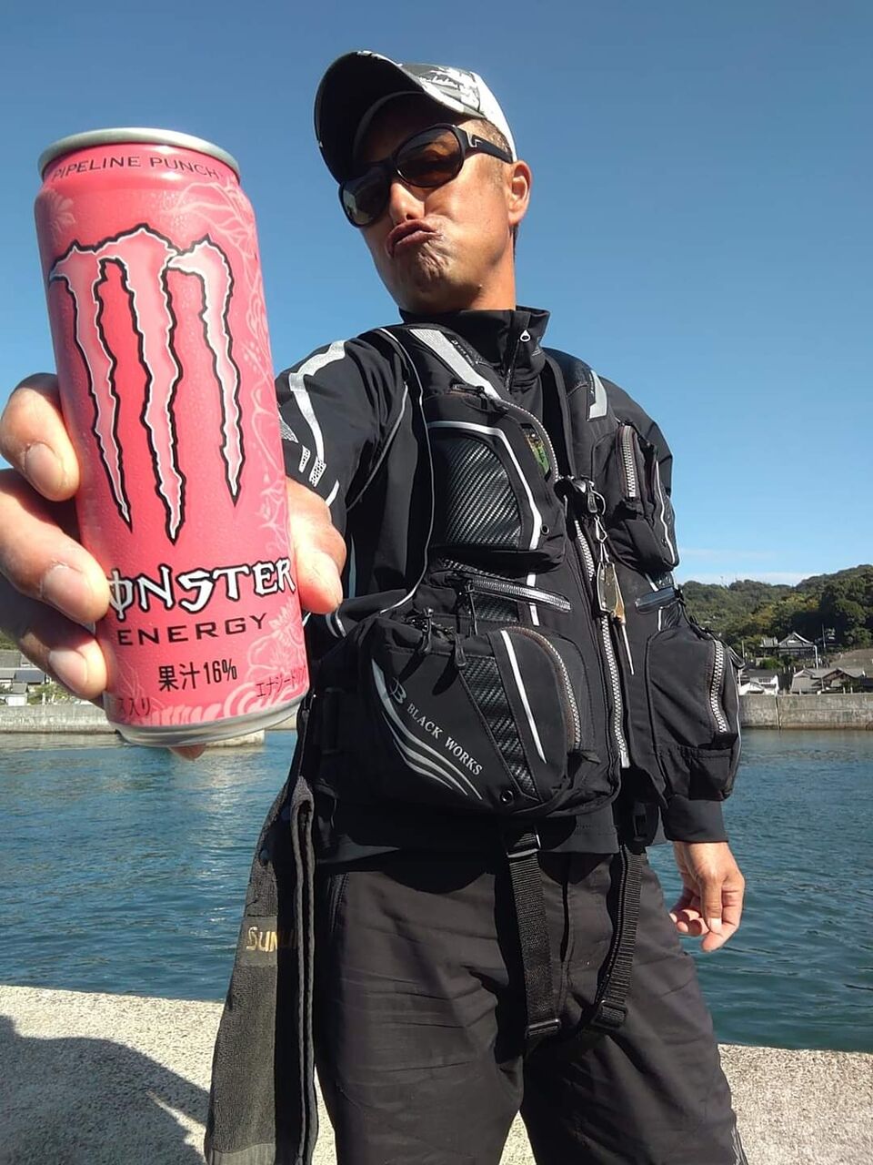 今日は岡山県下津井沖の波止でチヌ釣りです😉🎵