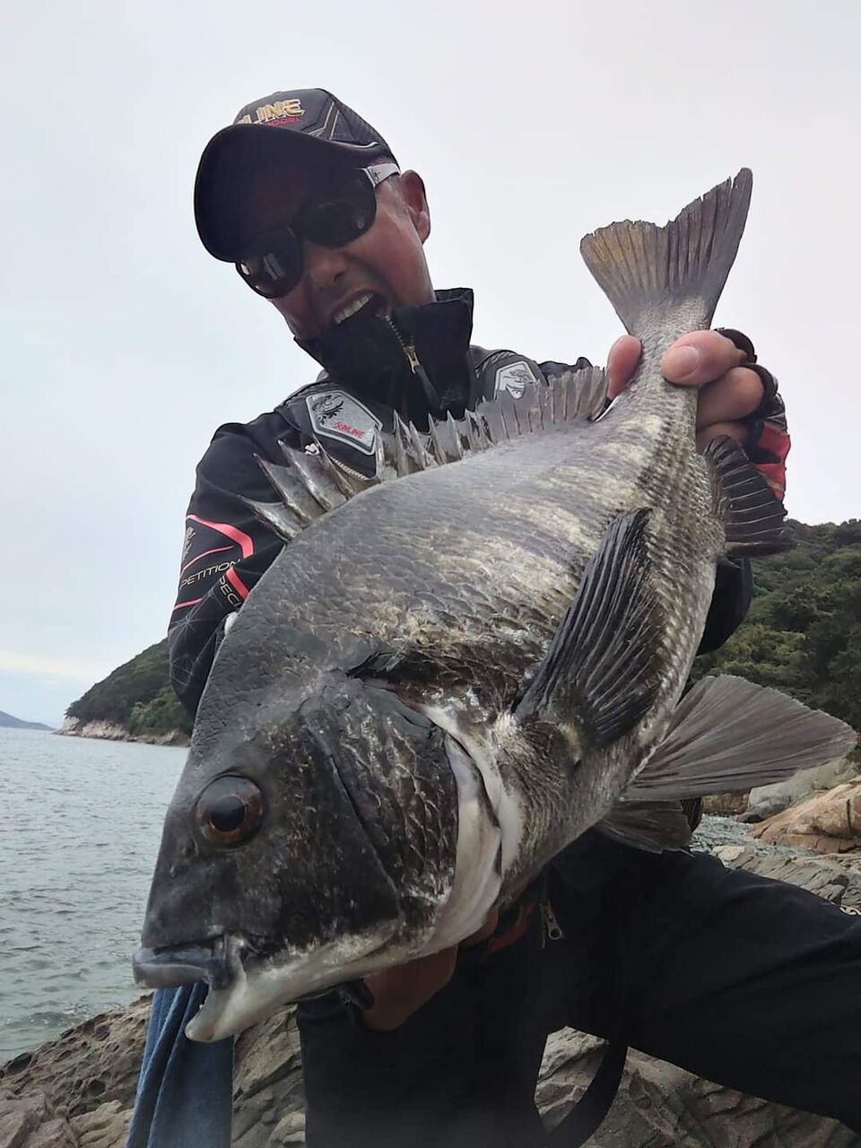 日曜日の岡山県笠岡沖でのチヌ釣りは、北風の向かい風爆風でめっちゃ寒くて釣り難かった😰